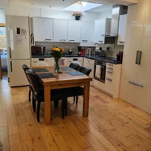 Centre Immaculate 1 Bed Apartment